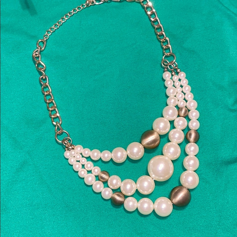 Ladies Pearl necklace
